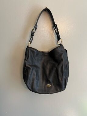 Coach Chelsea Hobo 32 in black leather